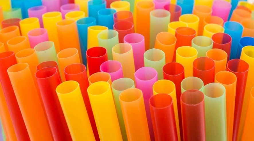 Ong hut nhua